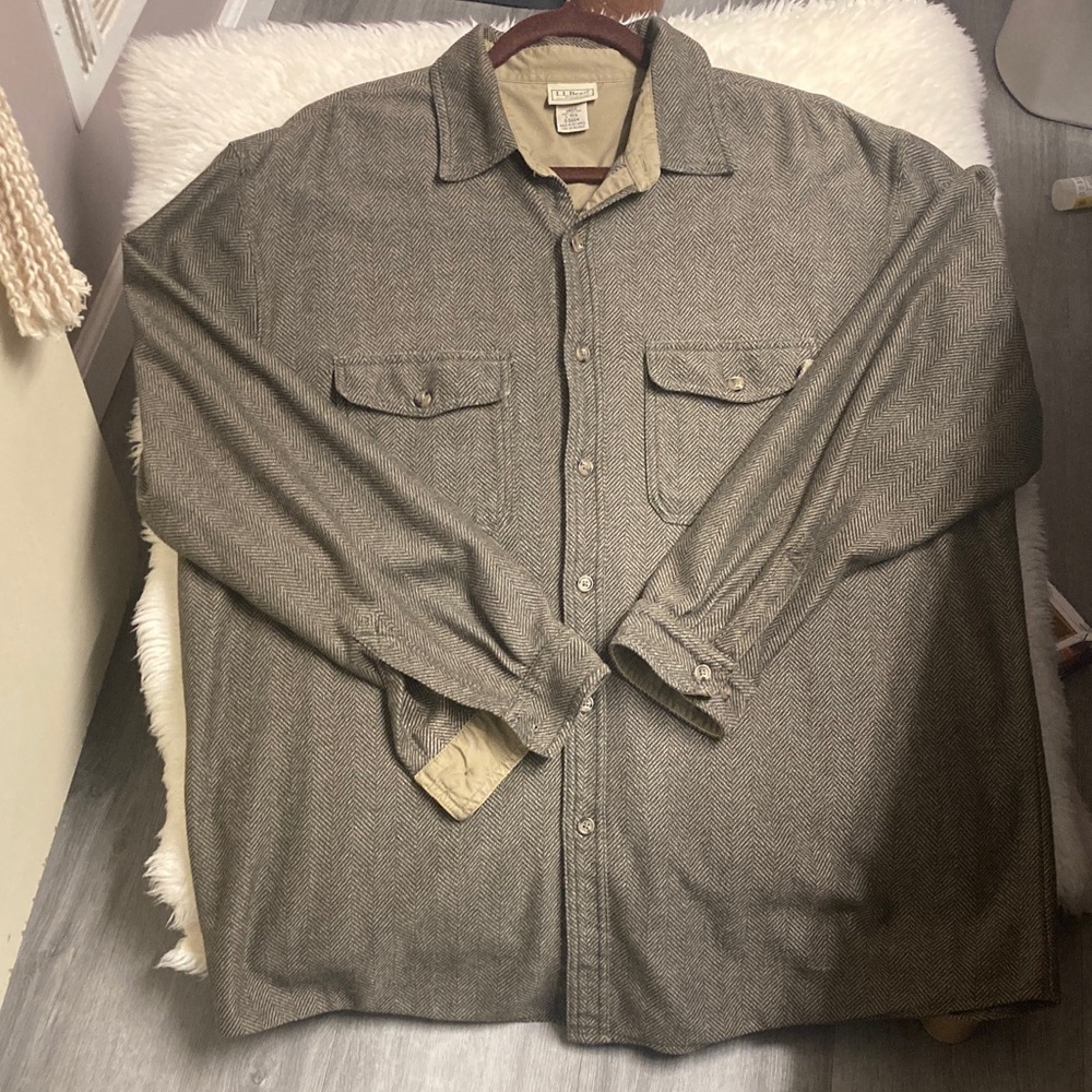 L.L. Bean Herringhbone Button Down 100% Cotton Work Shirt Men’s Size L